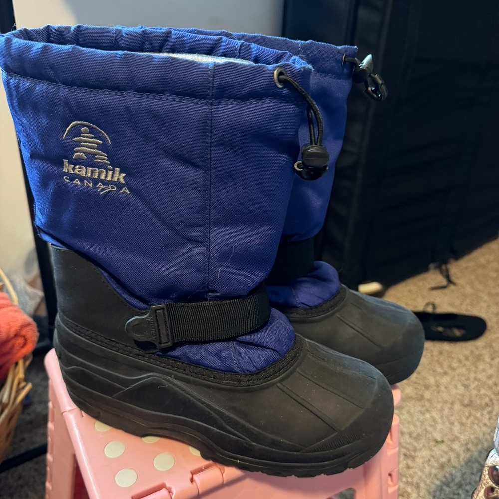 Snow boots